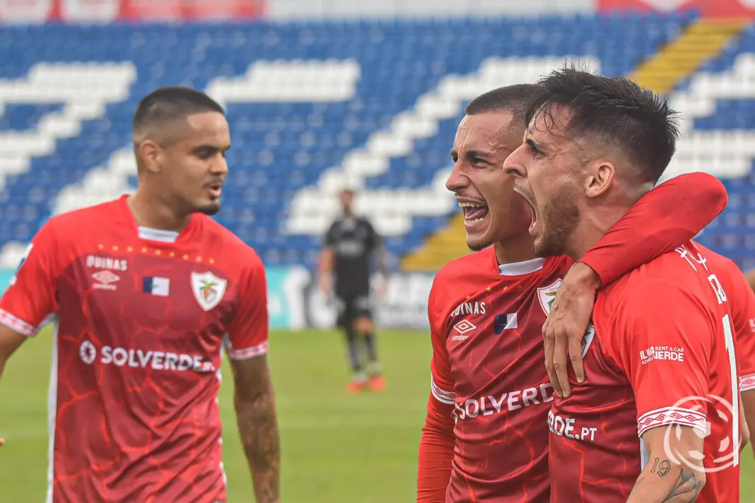 Dois jogadores do Santa Clara, que haviam tatuado o título de campeões, perderam-no após uma decisão do Tribunal Arbitral do Desporto (TAD)