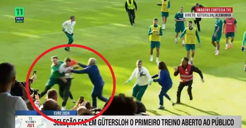 Houve uma invasão de campo durante o treino da seleção portuguesa, e José Sá até conseguiu derrubar um adepto