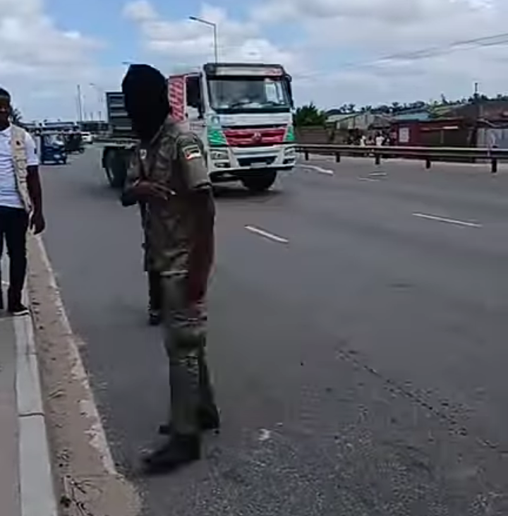 População ameaça incendiar portagem em Maputo se Daniel Chapo não se pronunciar