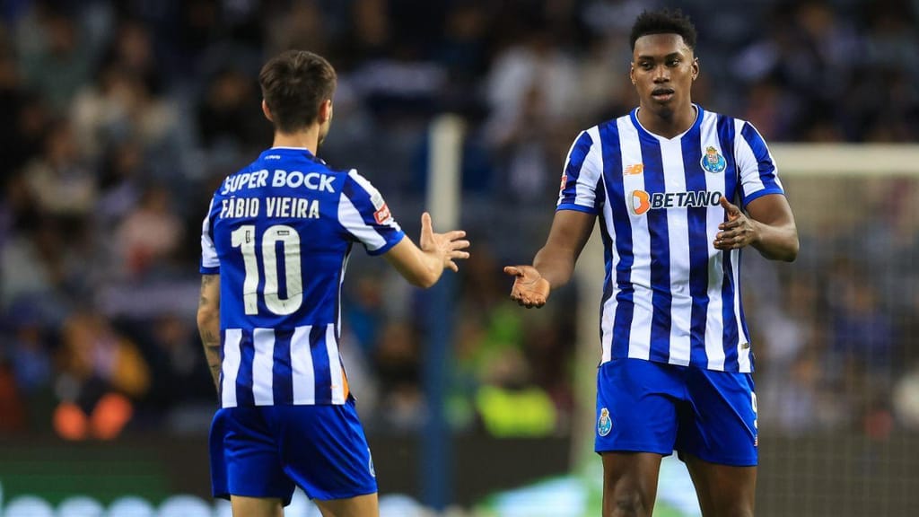 Samu iguala Pavlidis na lista de melhores marcadores da Liga
