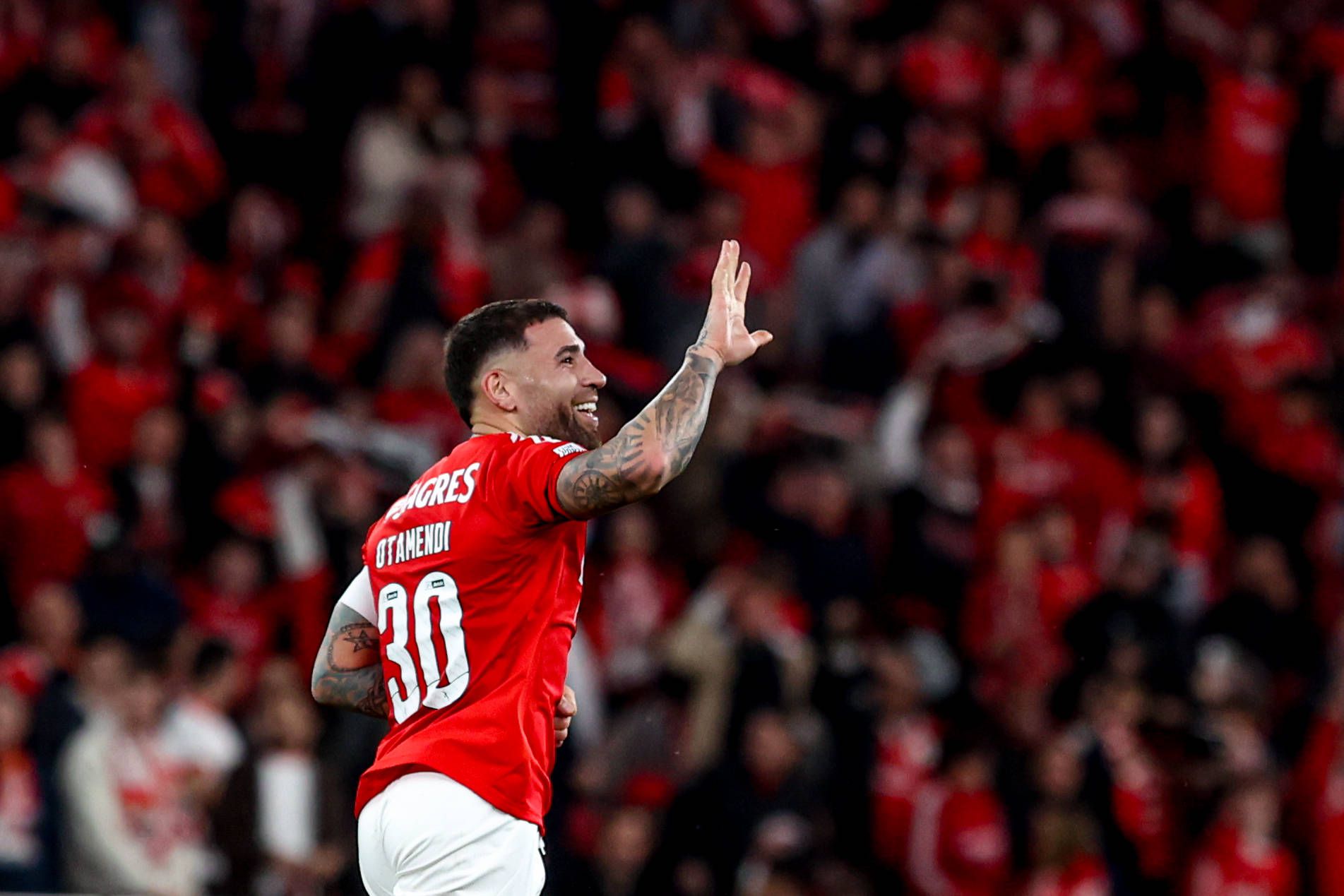 Otamendi faz história pessoal com o Benfica: sete golos e a época mais goleadora da carreira