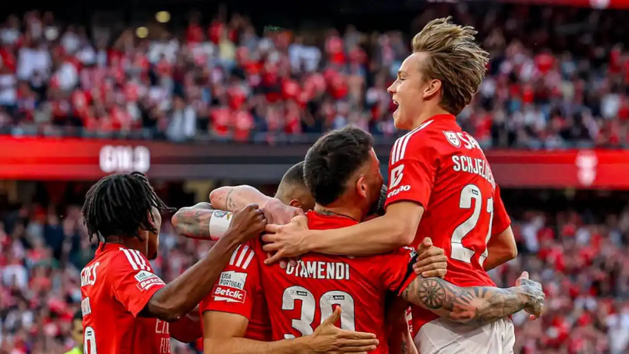 Atacante com 48 golos pelo Benfica sai por empréstimo, mas rende 40 milhões